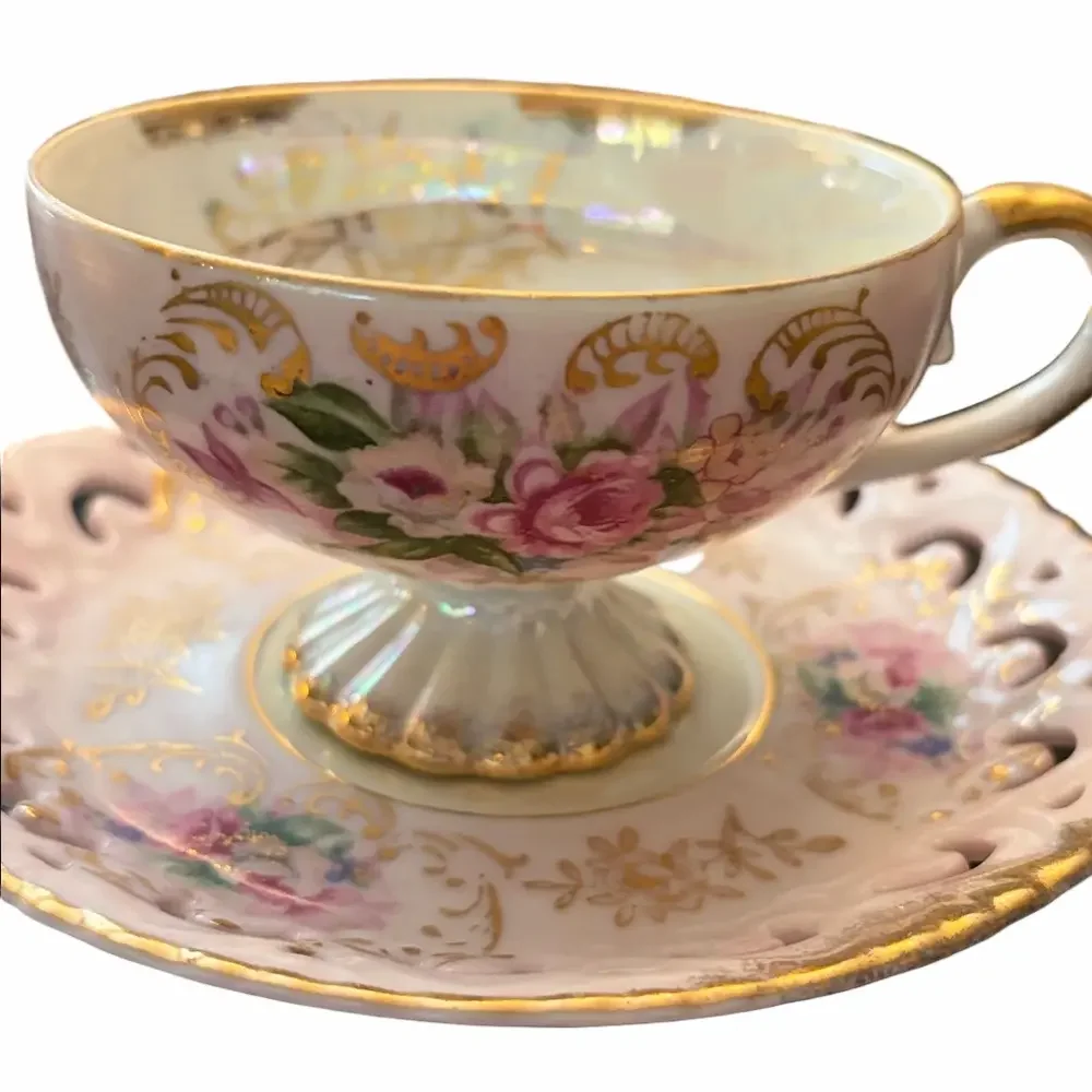 Fine China Vintage set of 5 matching tea cups and saucer’s.